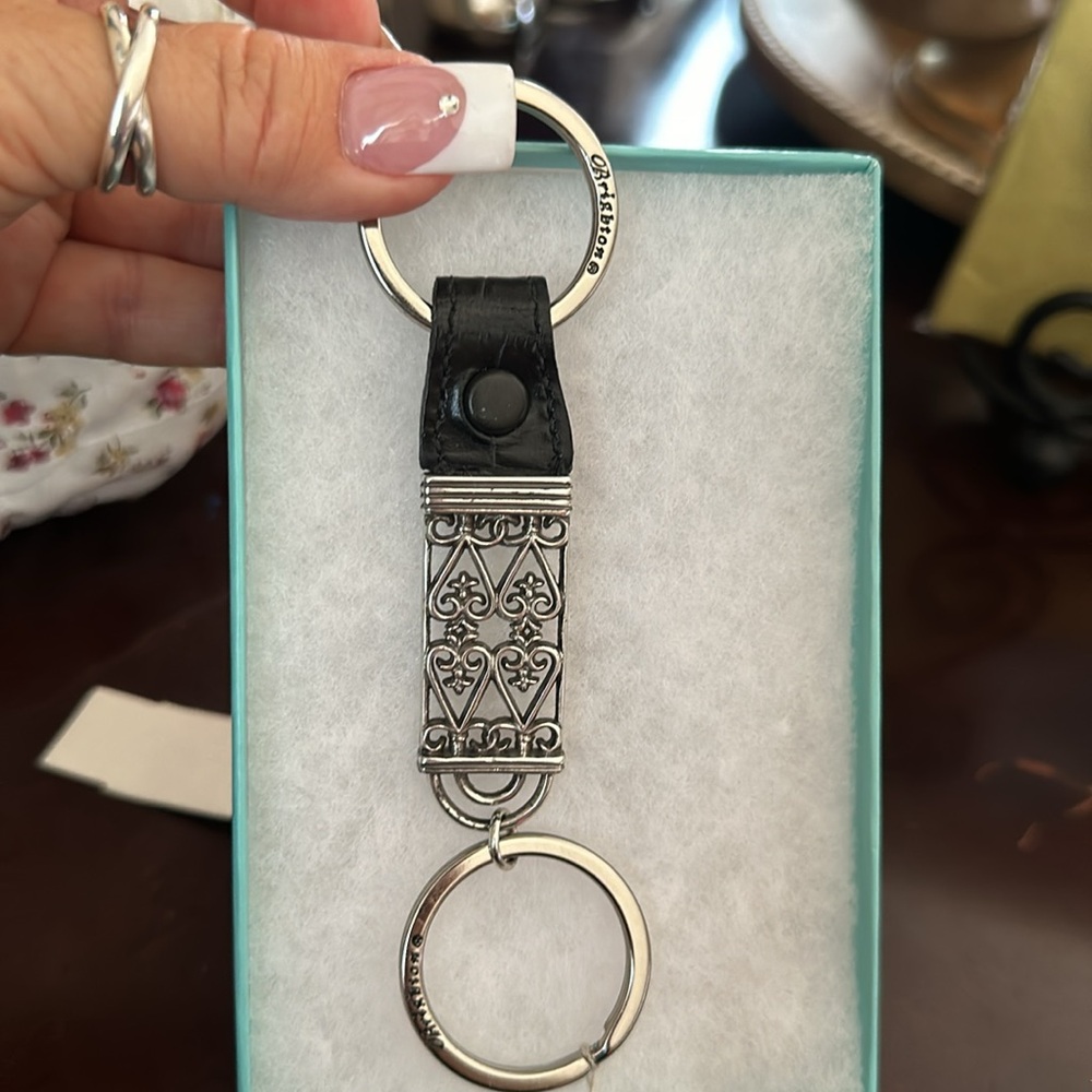 Brighton Silver and Black Keychain with Fleur-de-Lis Design NWT - Picture 11 of 11